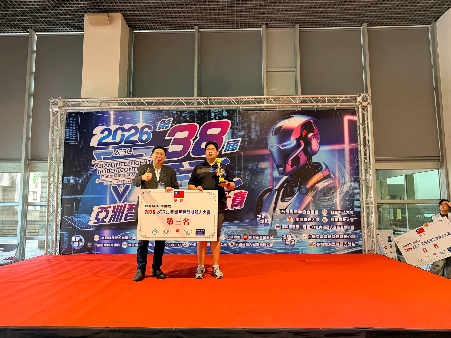 沒有前人帶路，我們就自己來探究：參加 AERC 亞洲智慧型機器人大賽